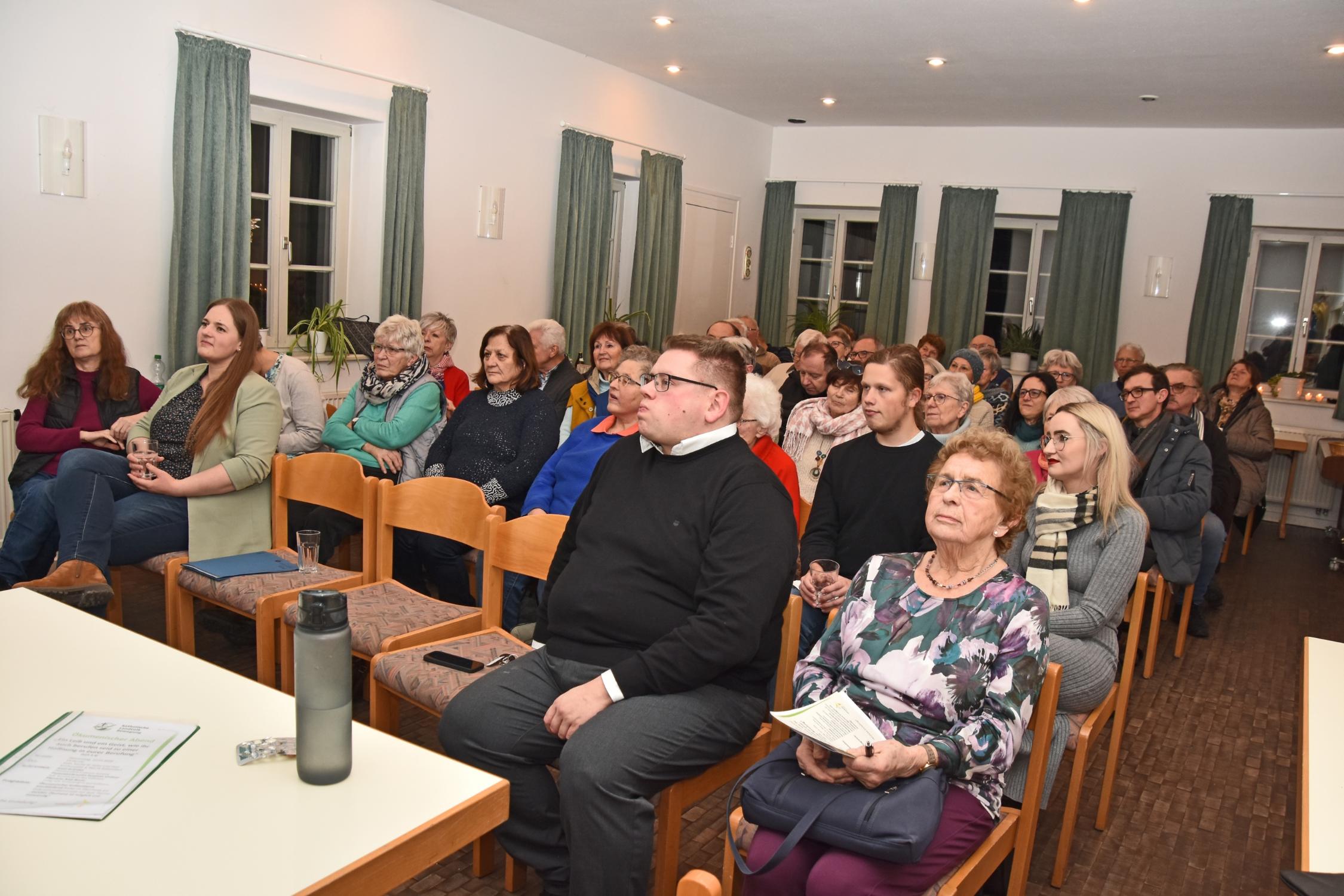 Die Zuhörer im Pfarrheim