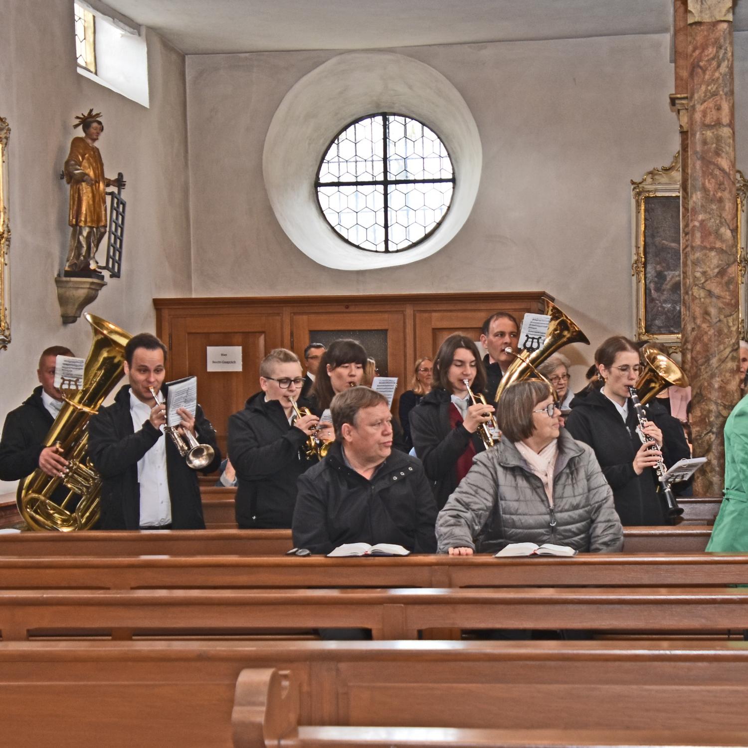 Die Itzgrunder Musikanten übernahmen die musikalische Umrahmung beim Einzug