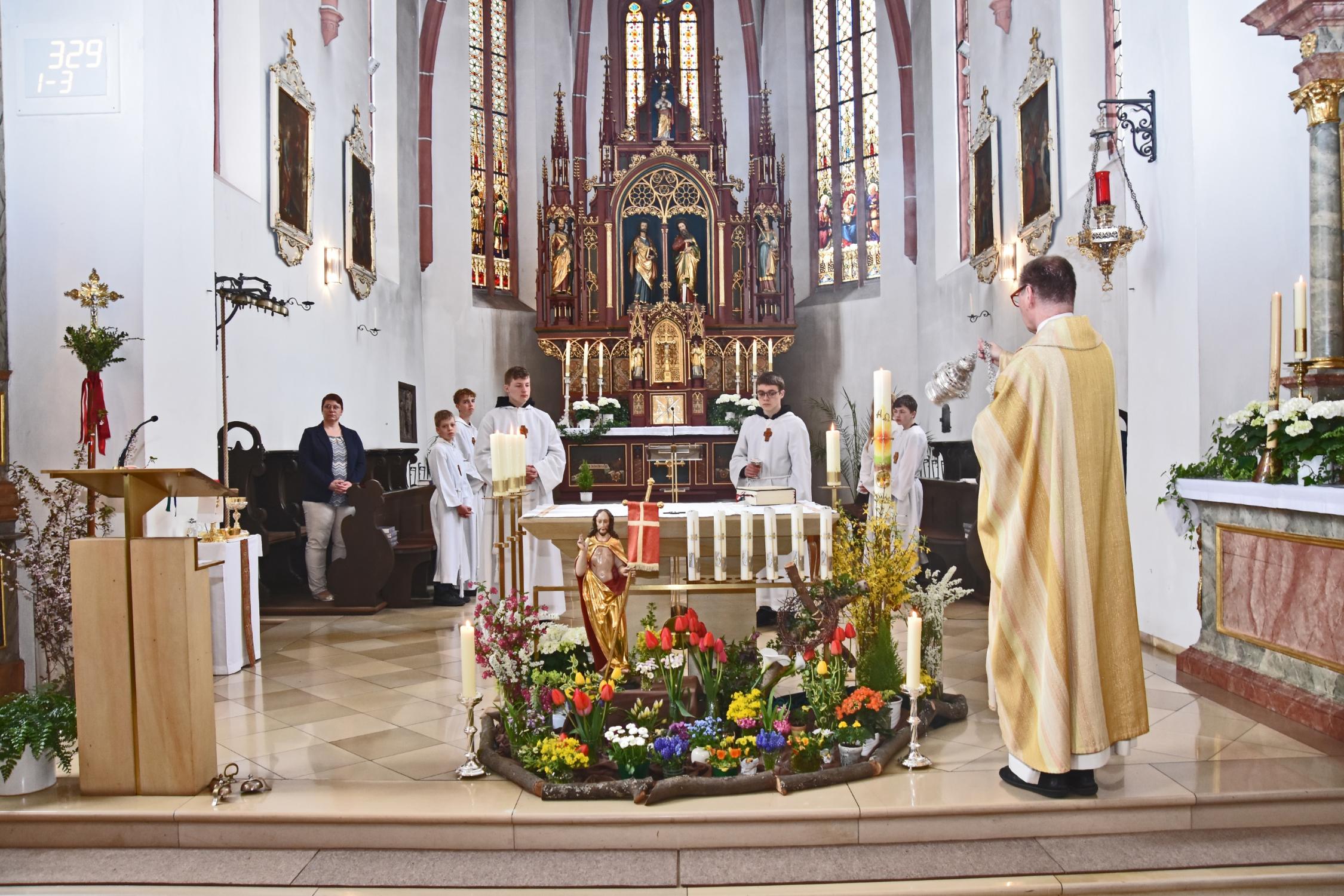 Pfarrvikar Dieter Lankes zu Beginn der Eucharistiefeier