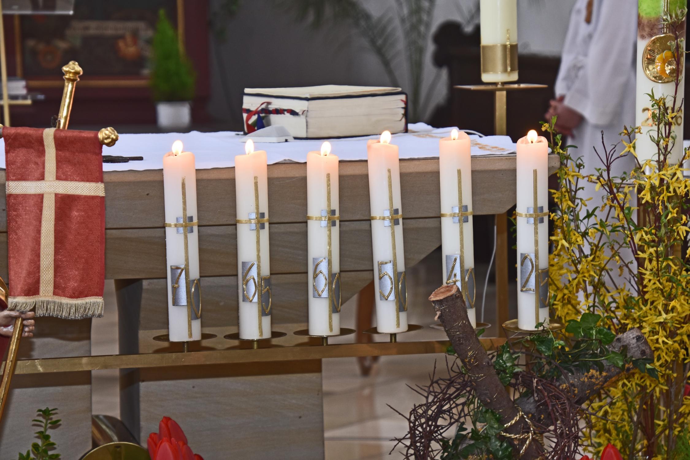 Die Kerzen für die verstorbenen Jubilare
