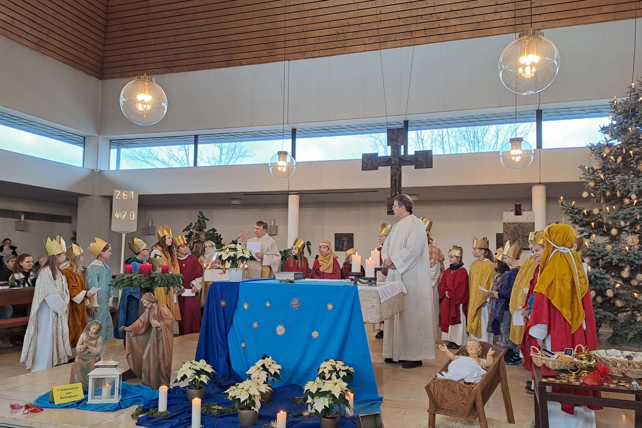 Entsendungsgottesdienst der Sternsinger am 6. Januar 2023 in St. Hedwig in Nürnberg – eine der teilnehmenden Kirchengemeinden aus dem Erzbistum Bamberg
