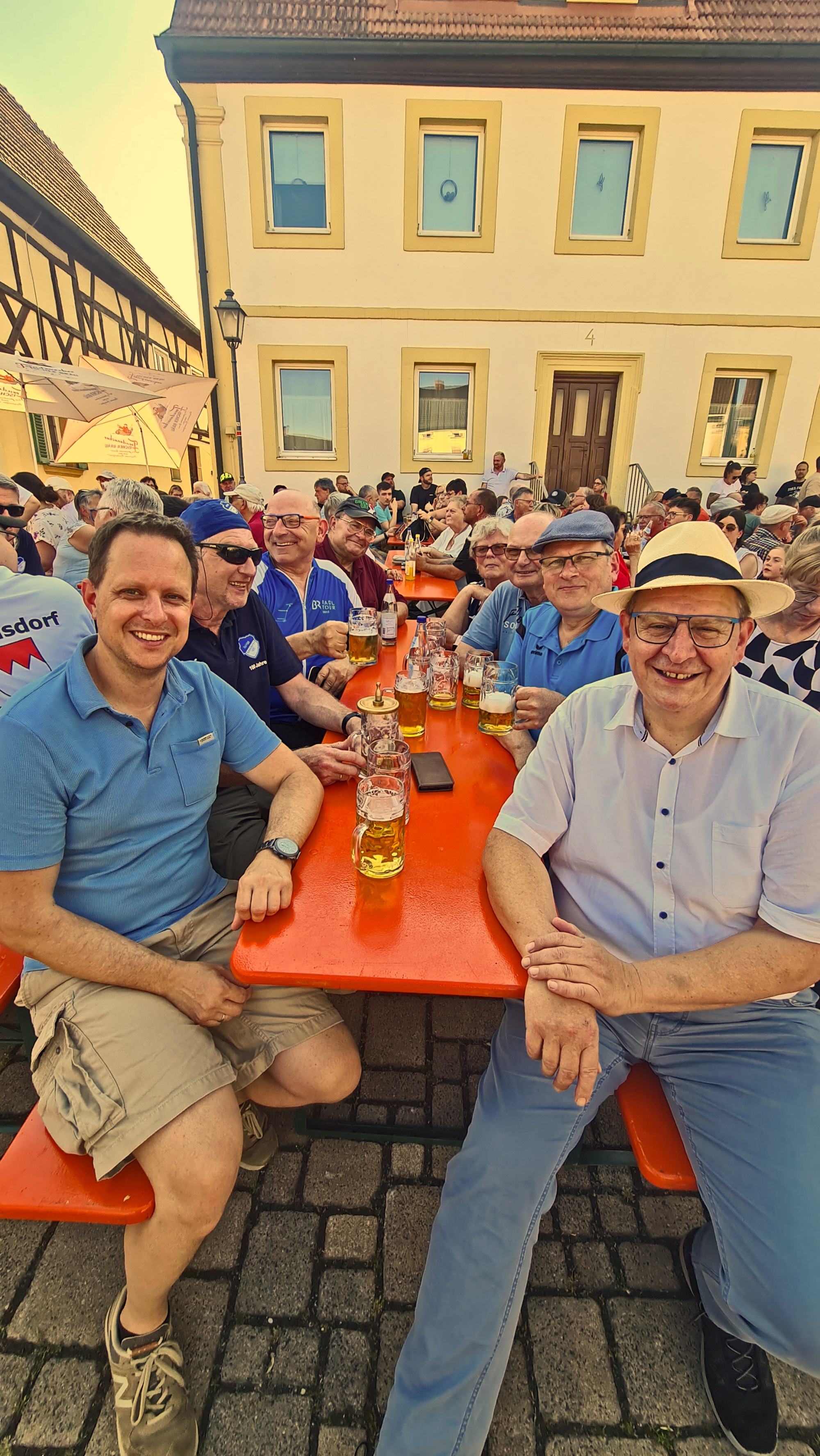 1. Bürgermeister Hans-Jürgen Scheerbaum mit 1. Bürgermeister Andreas Hofmann von Zapfendorf