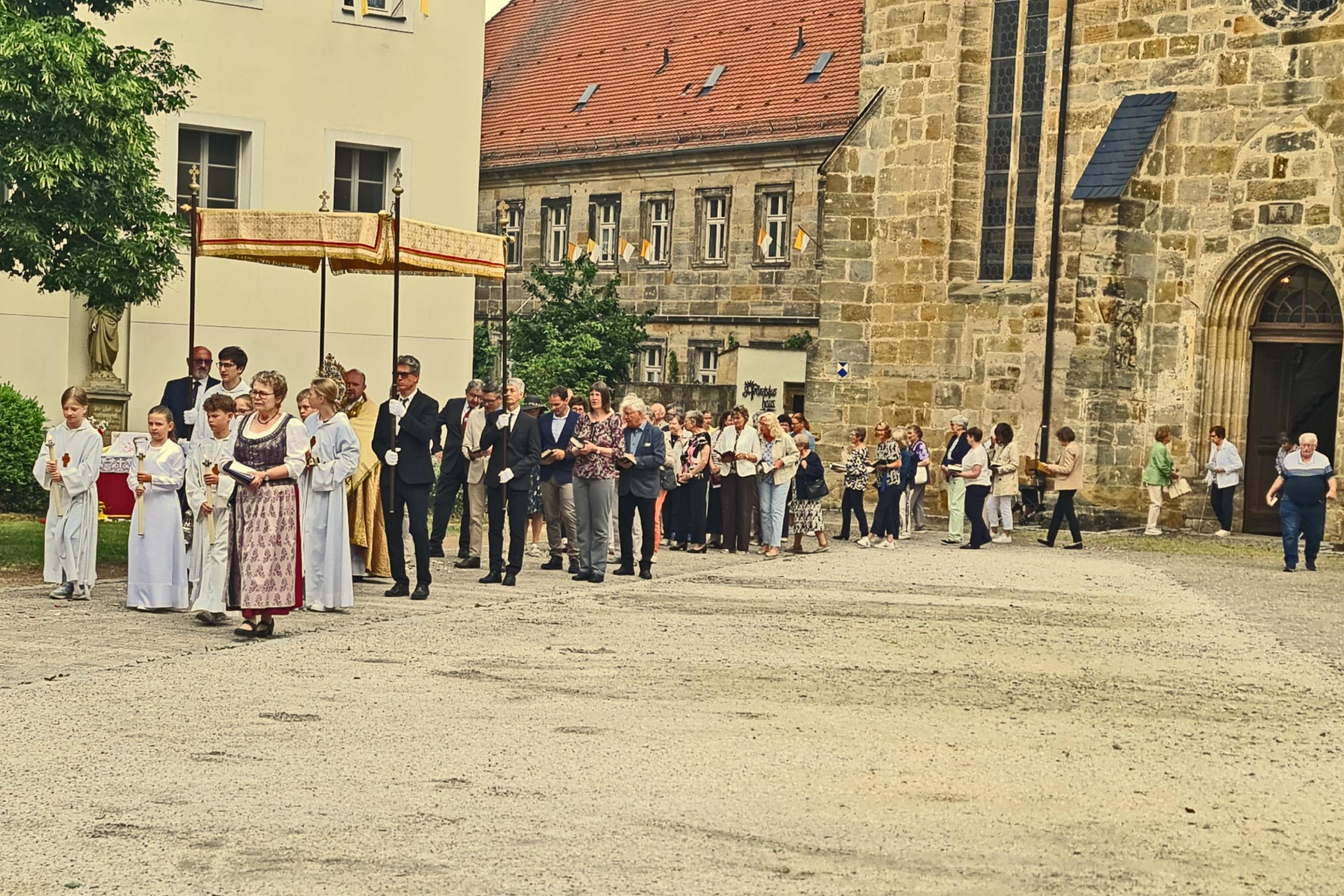 Beginn der Fronleichnamsprozession