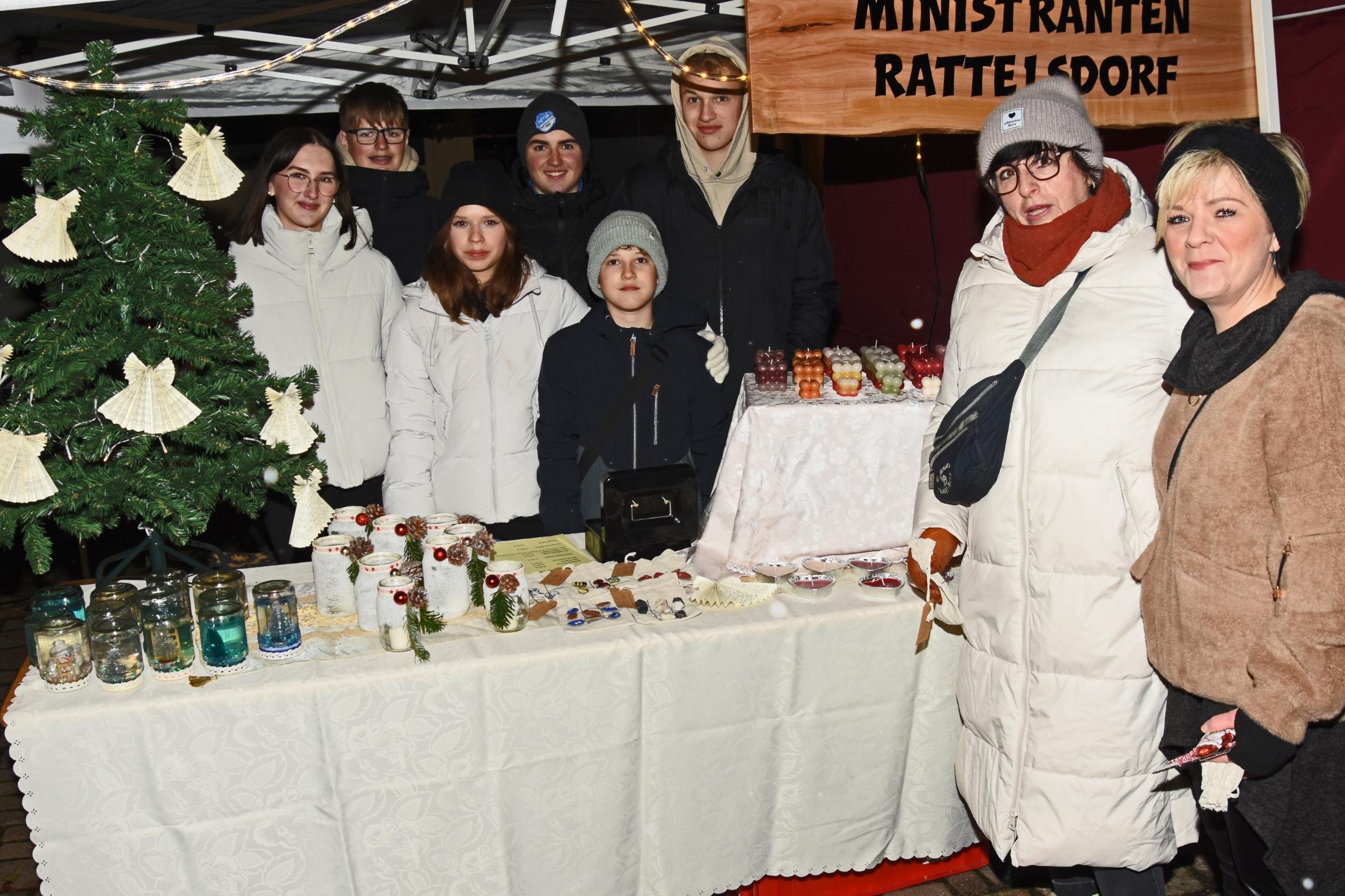 Krippeneröffnung mit Adventsmarkt