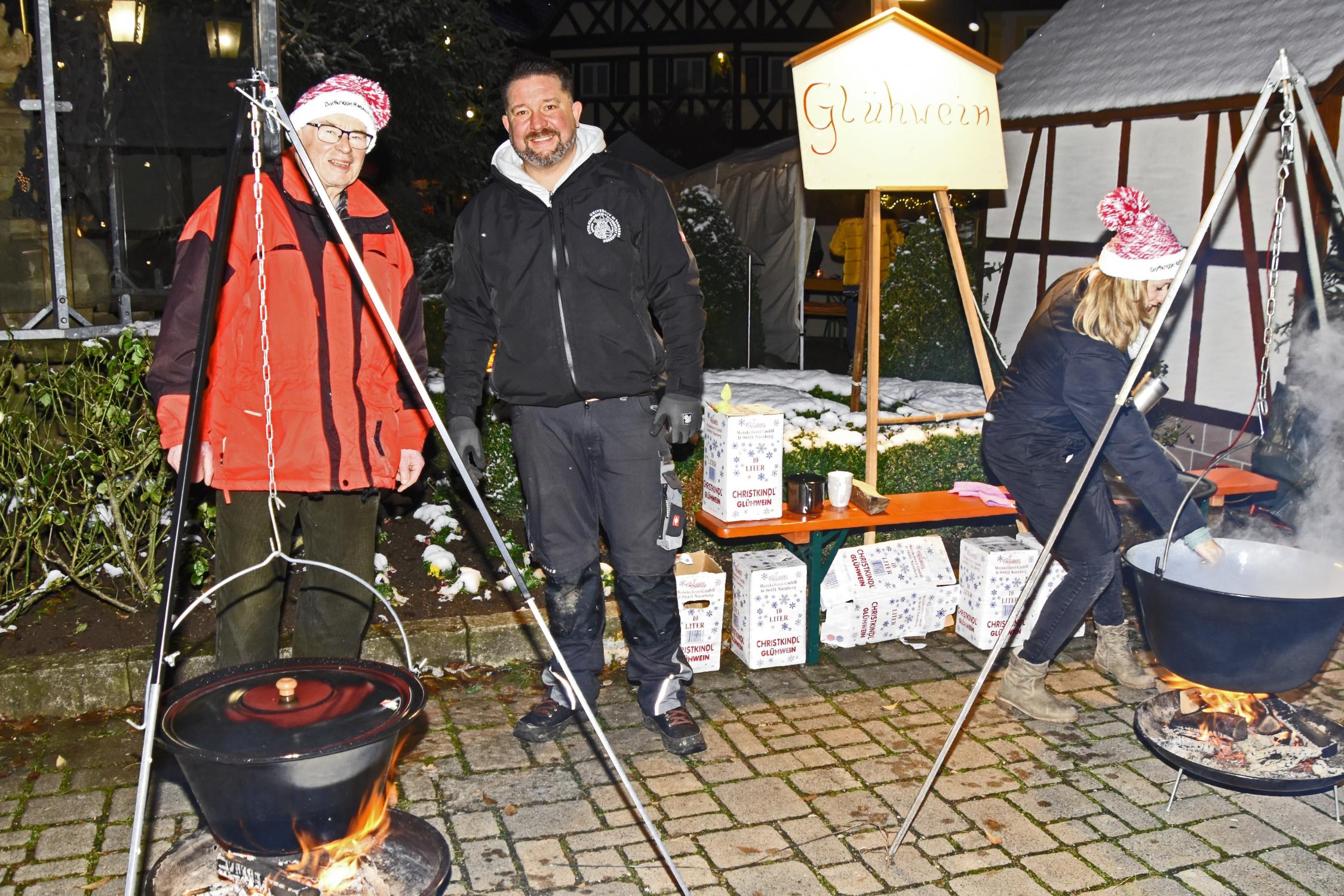 Krippeneröffnung mit Adventsmarkt