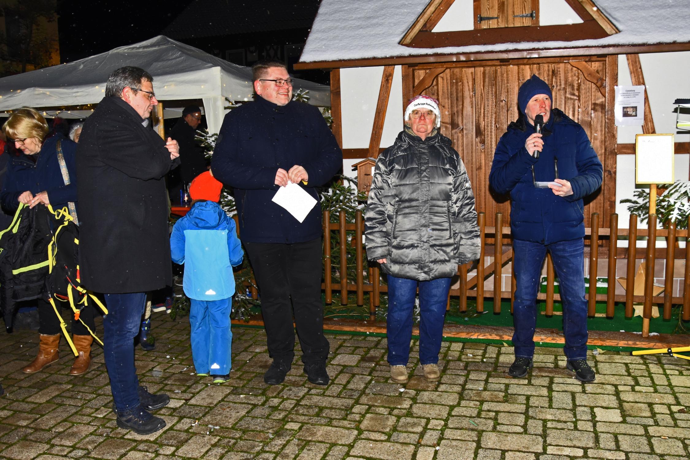 Krippeneröffnung mit Adventsmarkt
