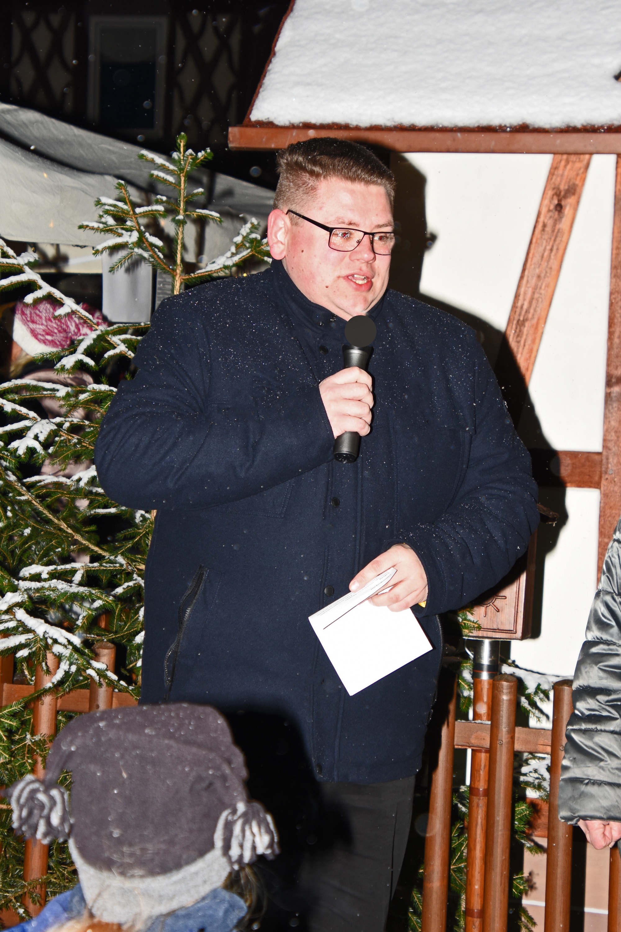 Krippeneröffnung mit Adventsmarkt