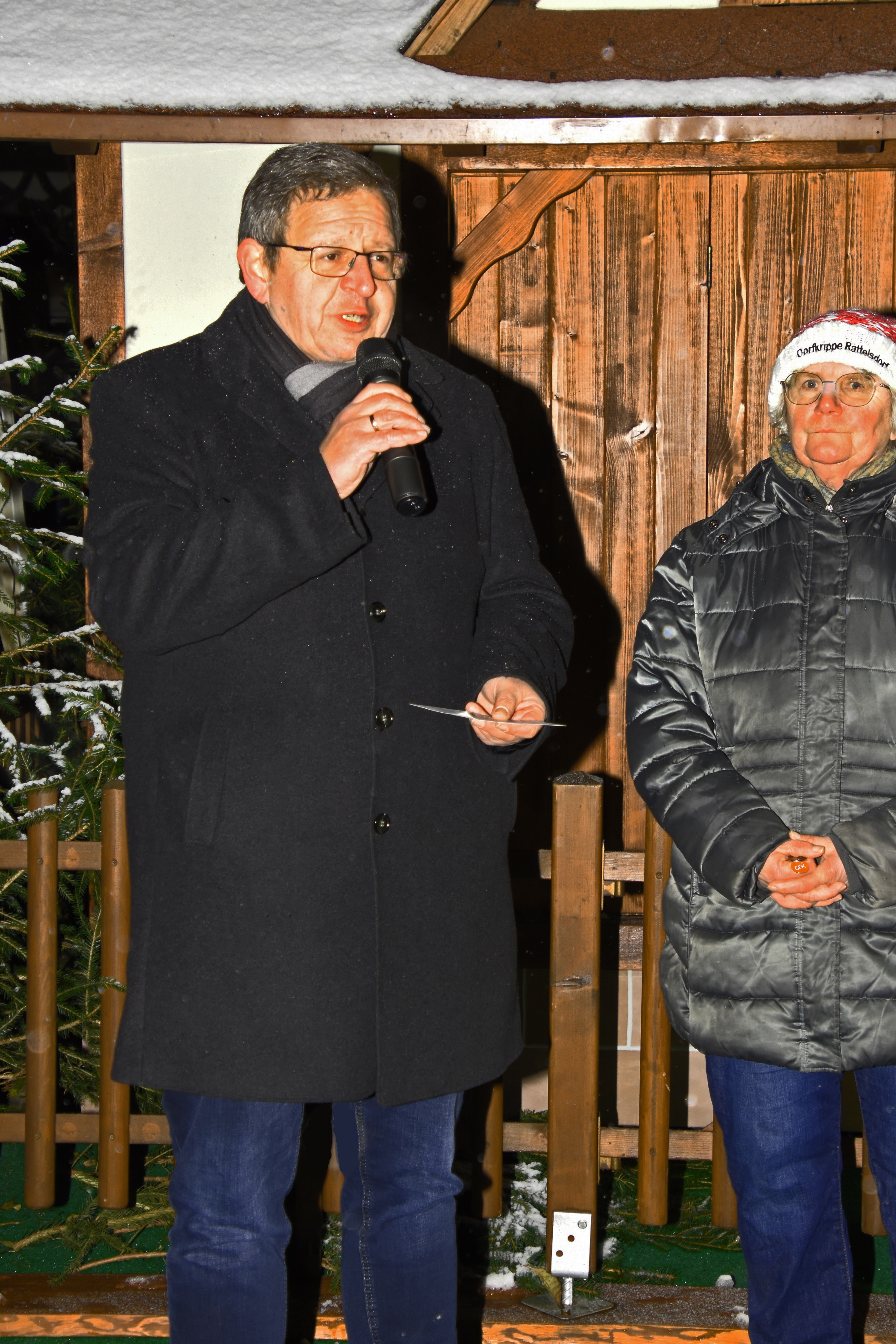 Krippeneröffnung mit Adventsmarkt