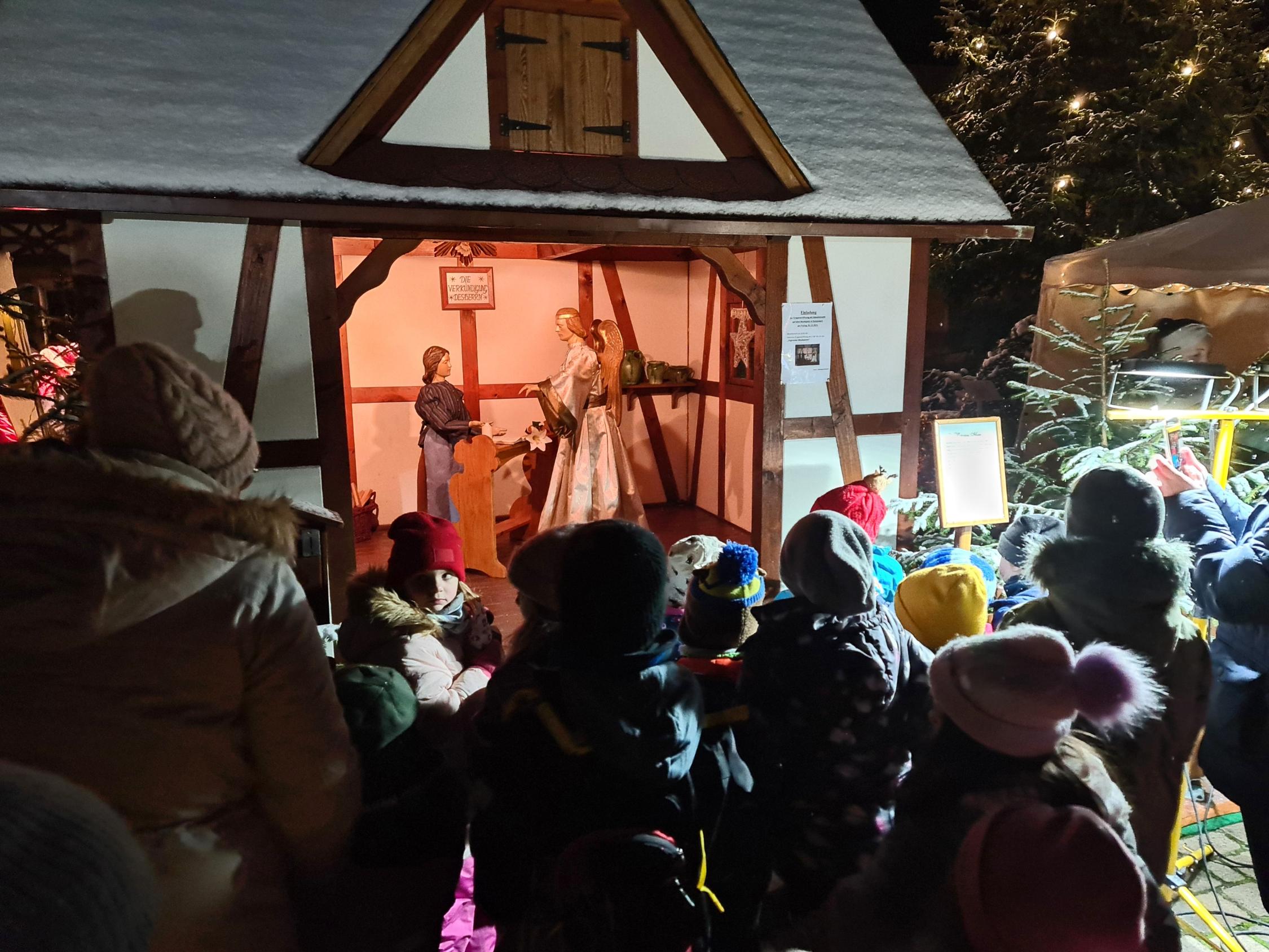 Krippeneröffnung mit Adventsmarkt