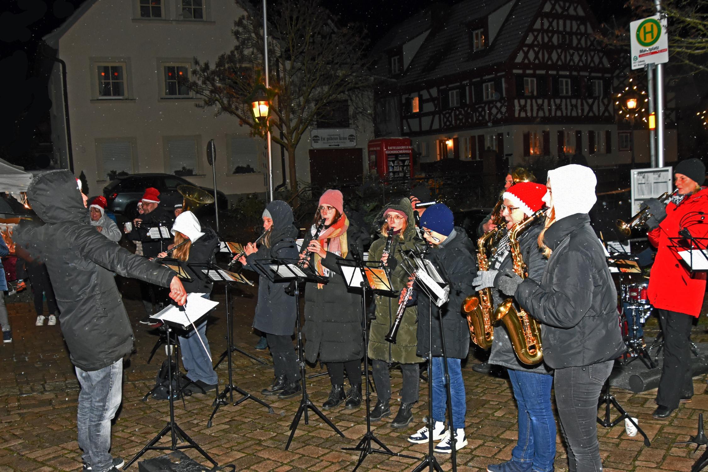 Krippeneröffnung mit Adventsmarkt
