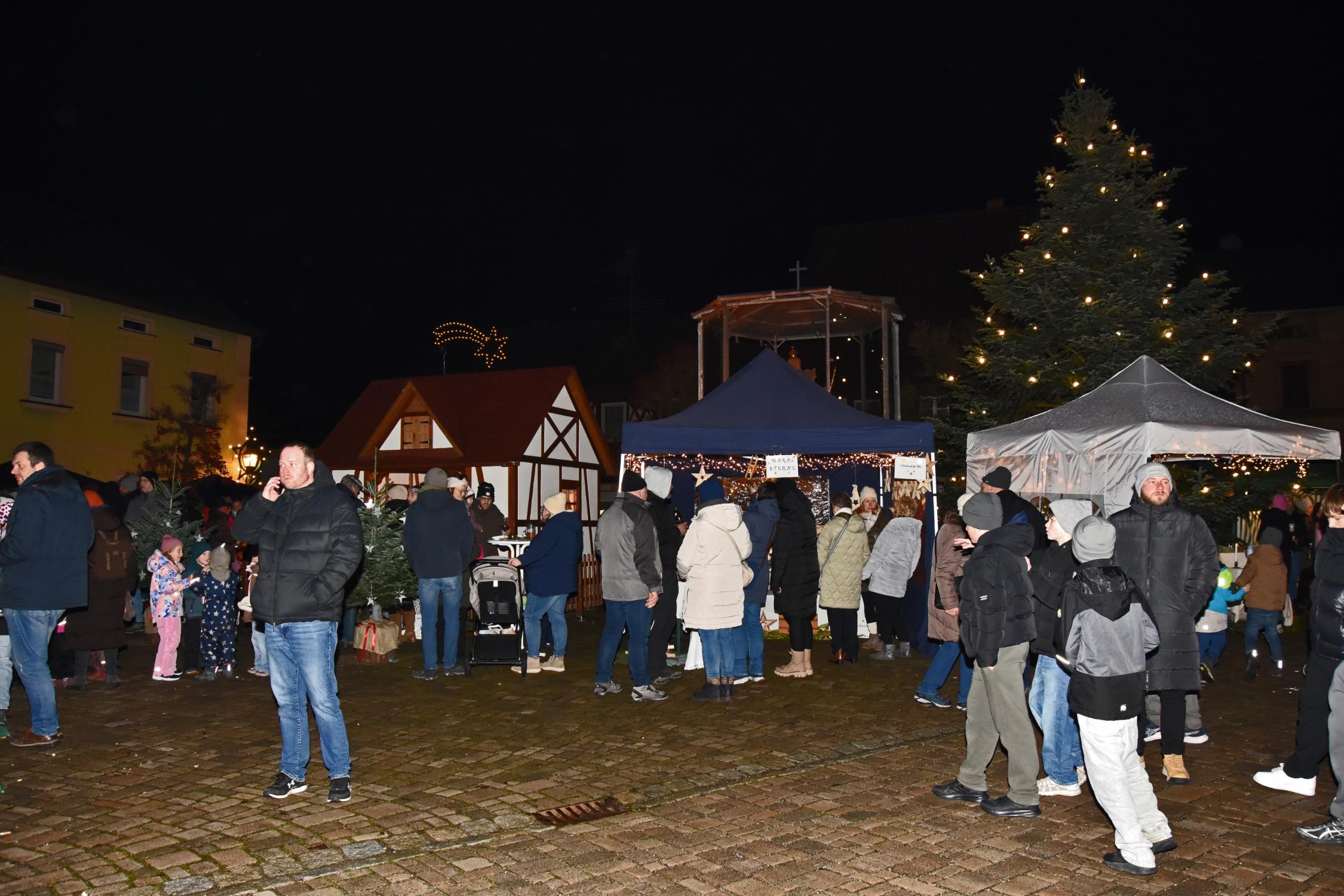 Krippeneröffnung mit Adventsmarkt 2026