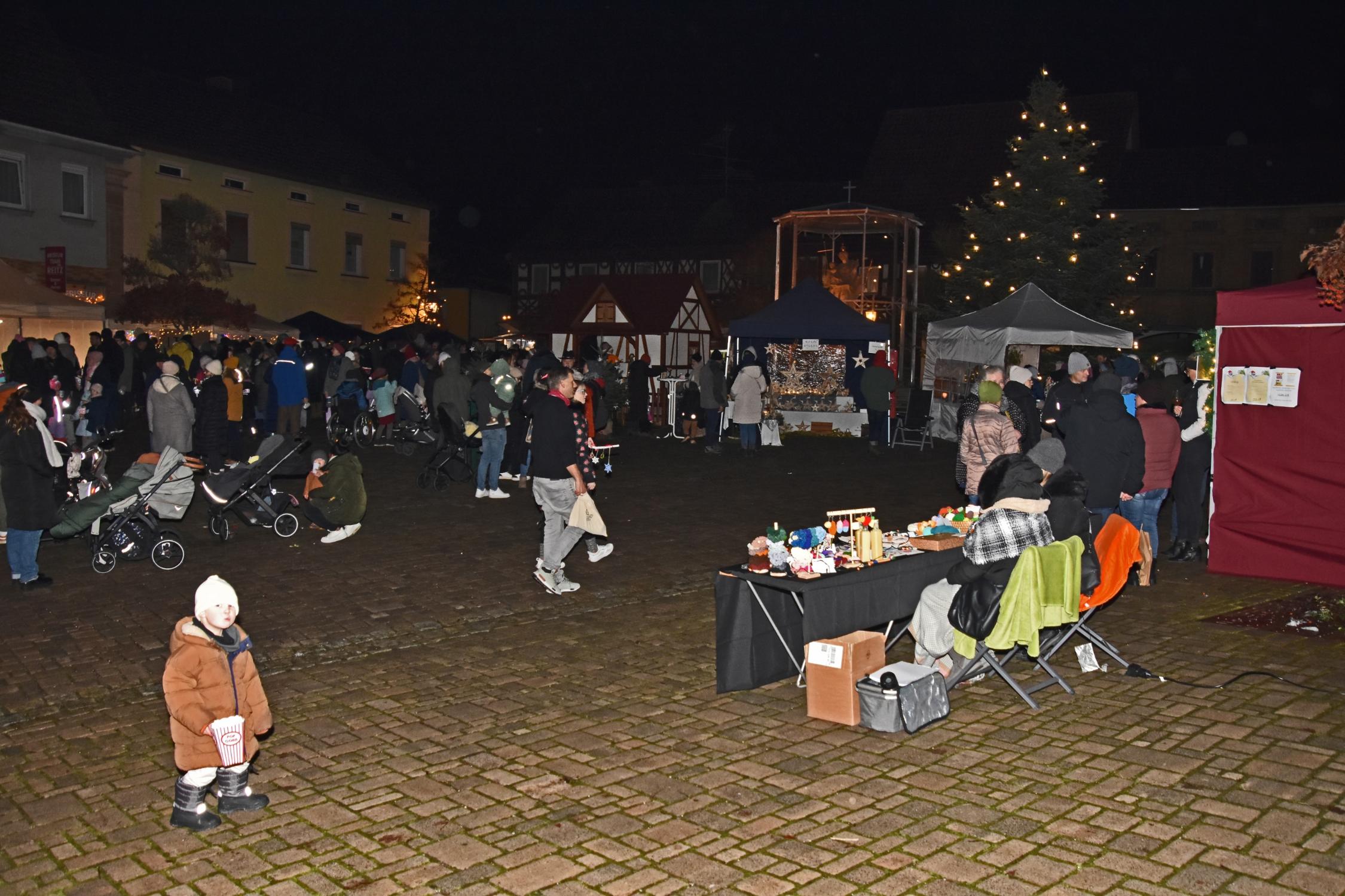 Krippeneröffnung mit Adventsmarkt 2026