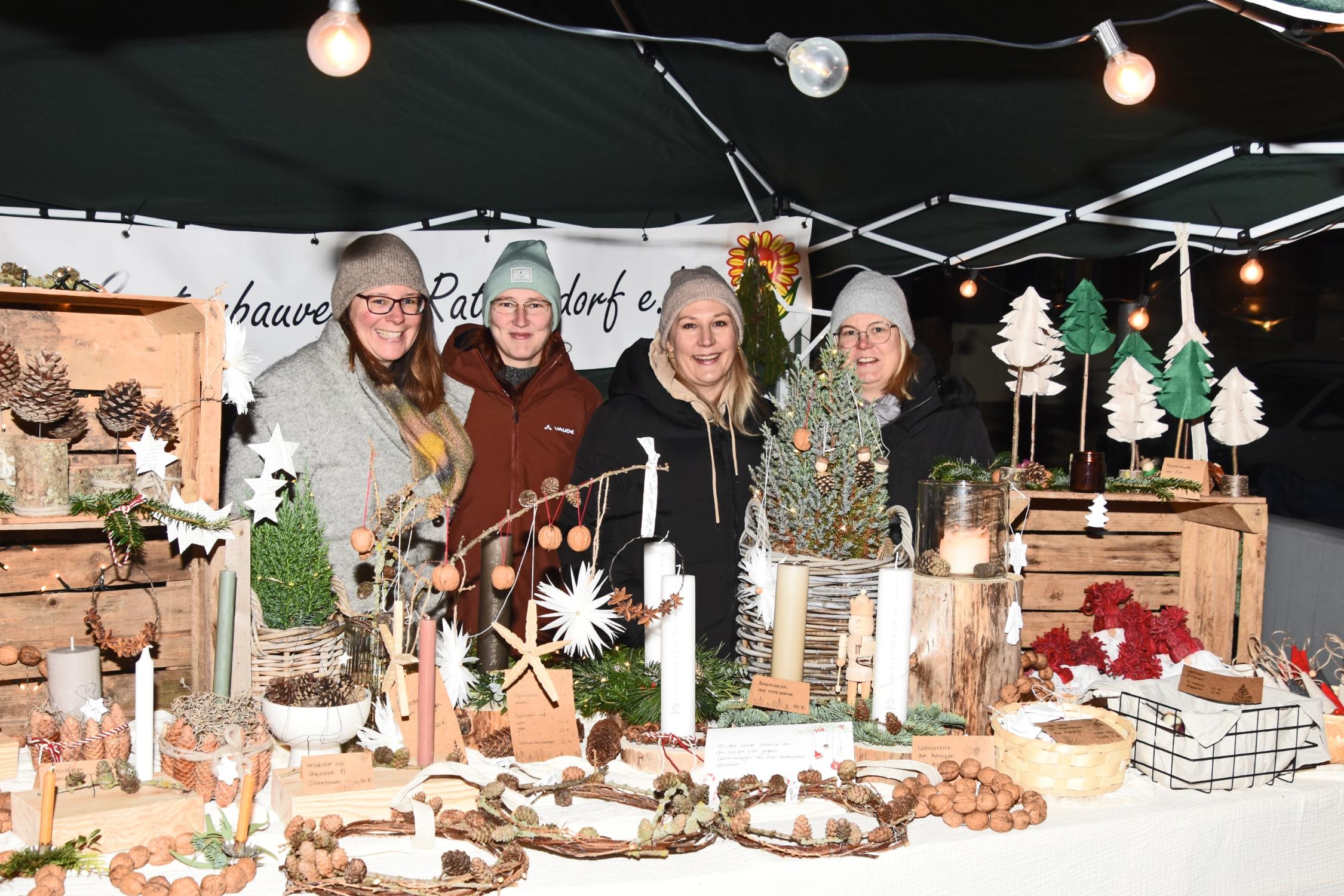 Krippeneröffnung mit Adventsmarkt