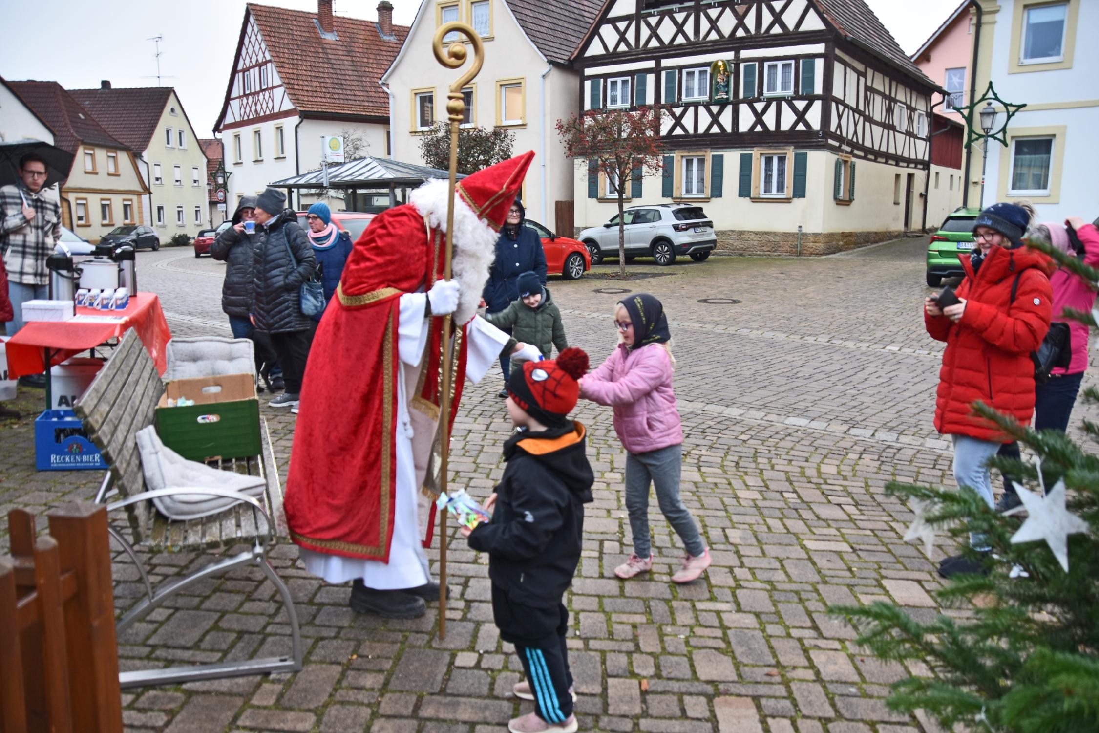 Nikolaus an der Krippe