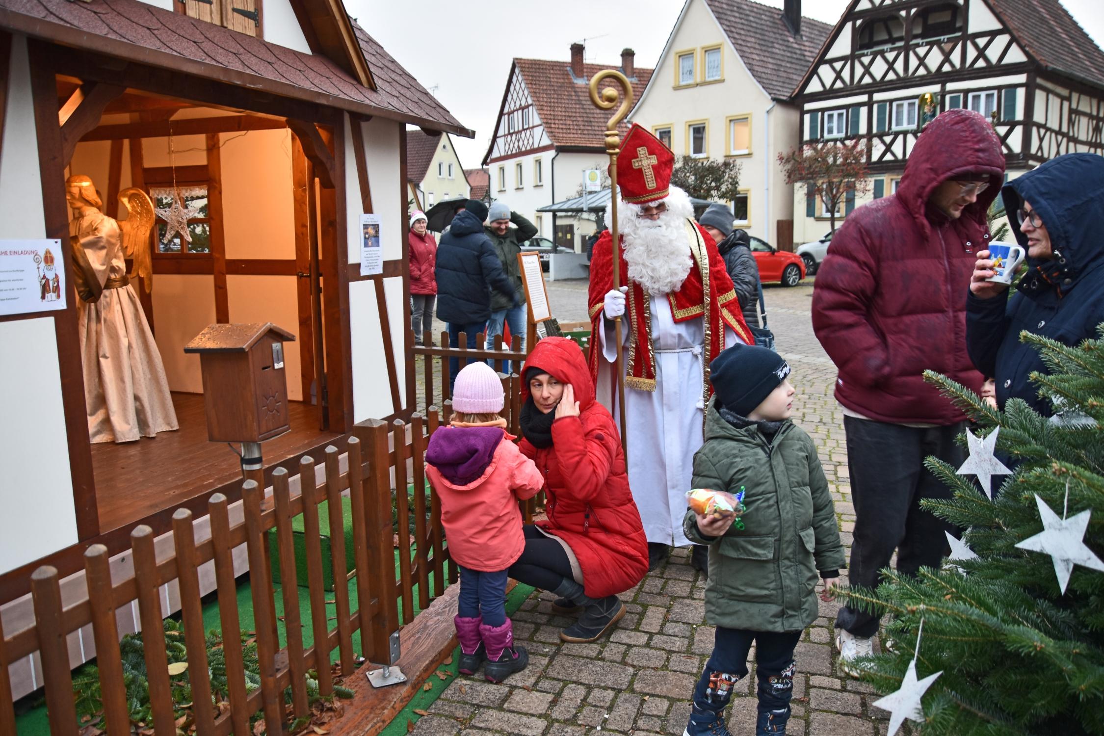 Nikolaus an der Krippe
