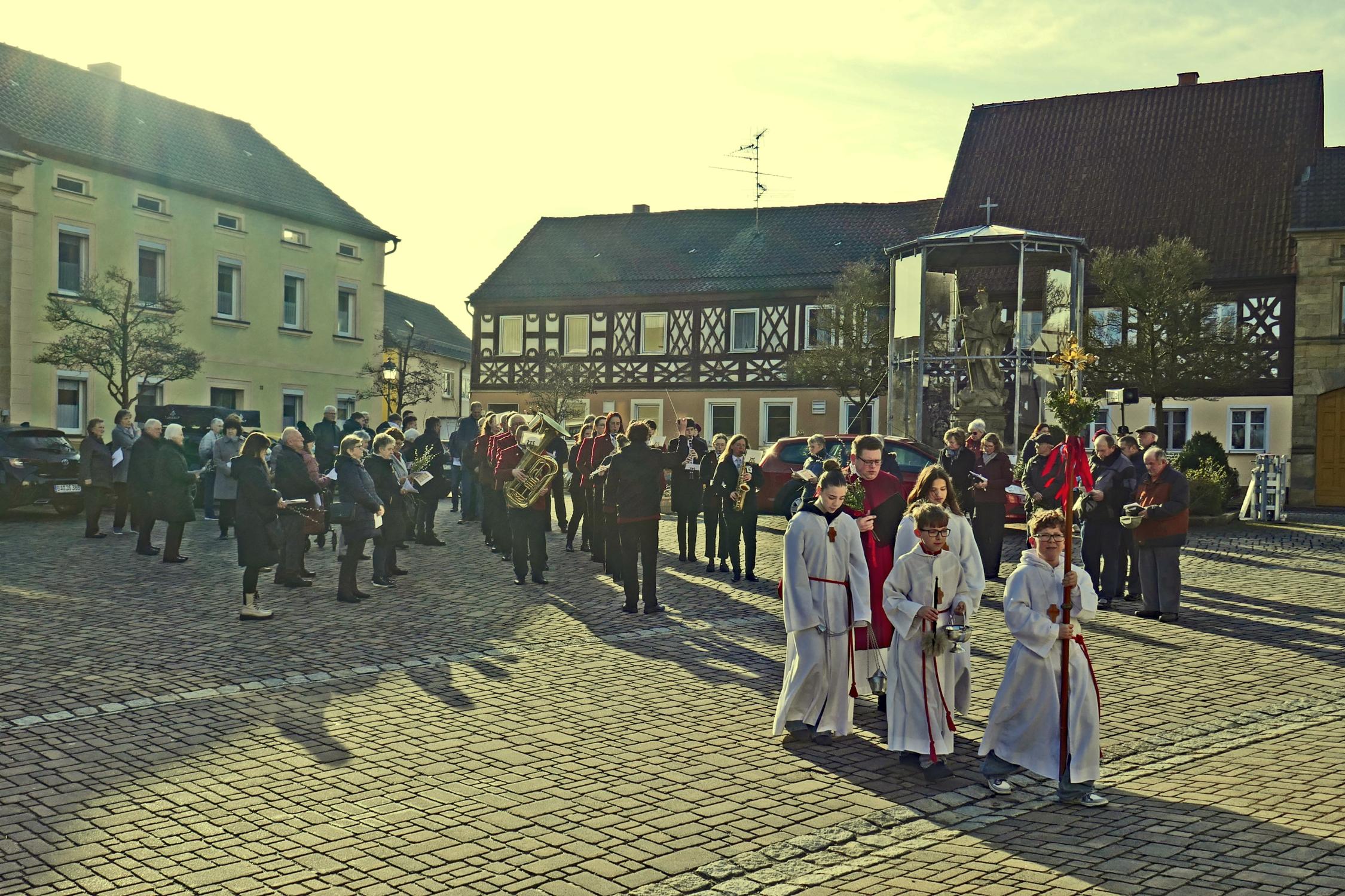 Palmprozession zur Pfarrkirche